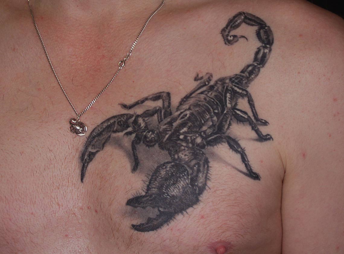 realistic skorpion tattoo